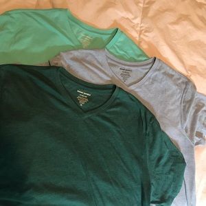 Banana Republic “Fitted Vee” t-shirts (3)